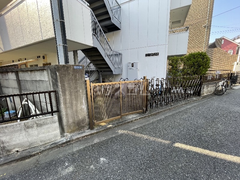 21/30 エントランス