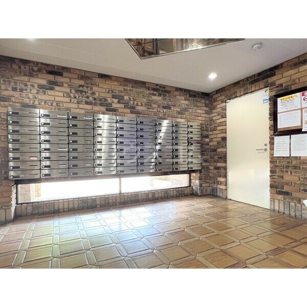 15/23 エントランス