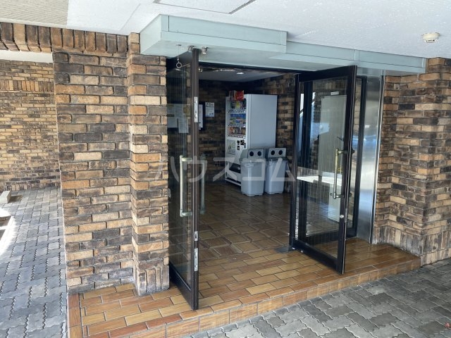 20/29 エントランス