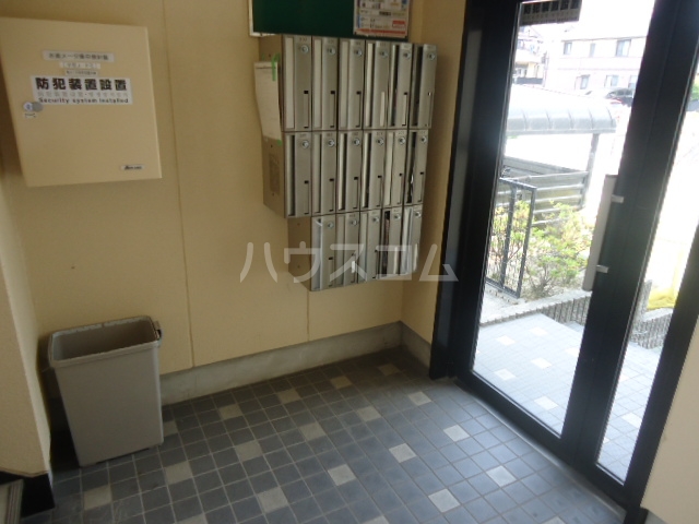 18/25 エントランス