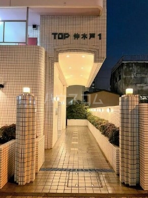 22/28 エントランス