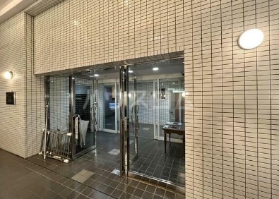 23/28 エントランス