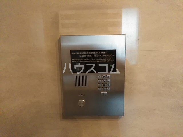 18/27 エントランス