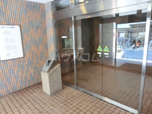 18/28 エントランス