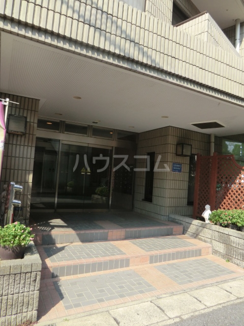 24/30 エントランス