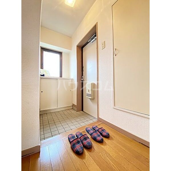 13/22 エントランス