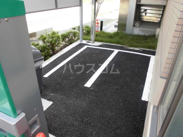 27/30 駐車場