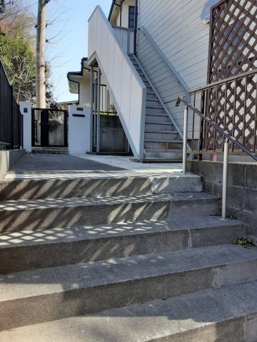 27/30 エントランス