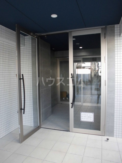 25/30 エントランス