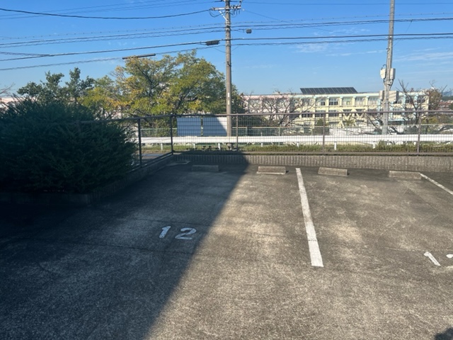 22/28 駐車場