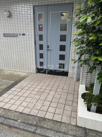 28/29 エントランス