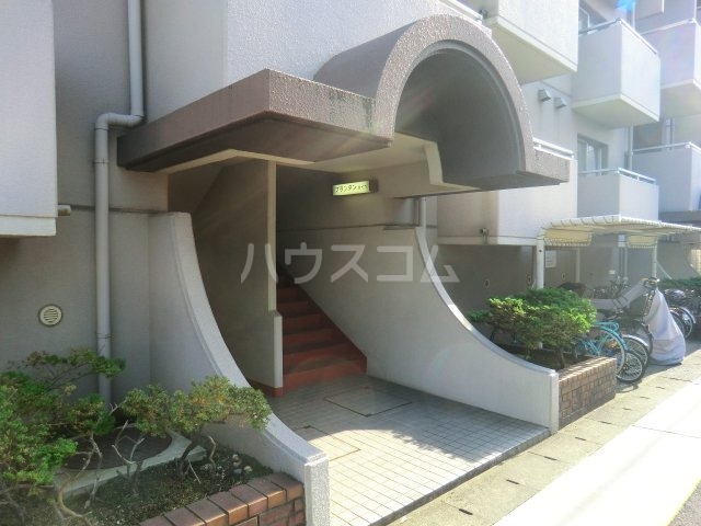 22/30 エントランス