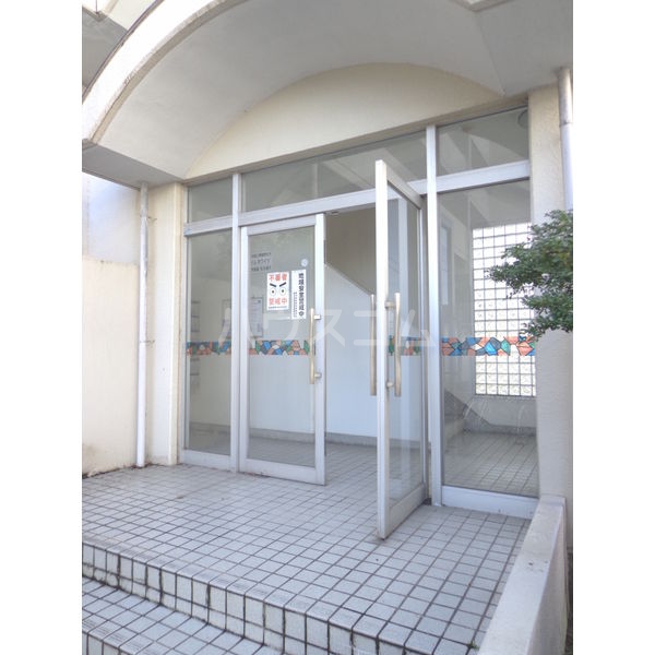 15/23 エントランス