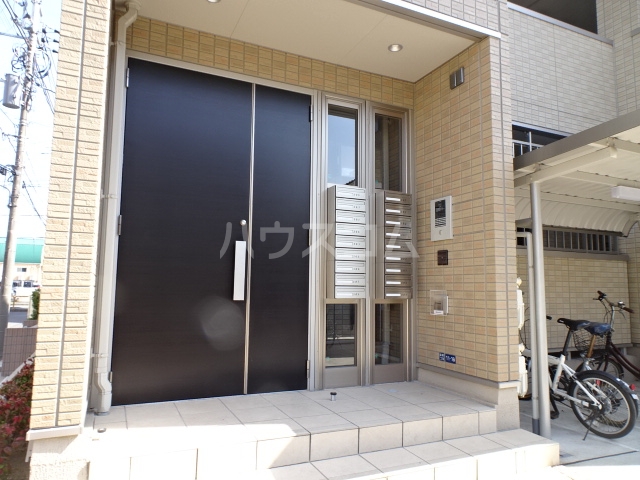 18/28 エントランス