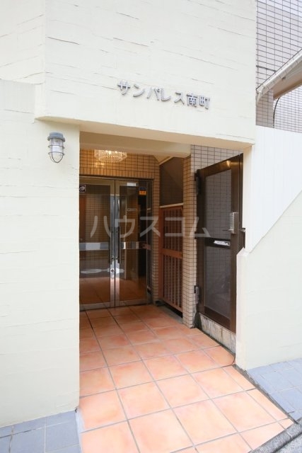 16/27 エントランス