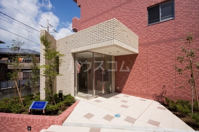 13/22 エントランス