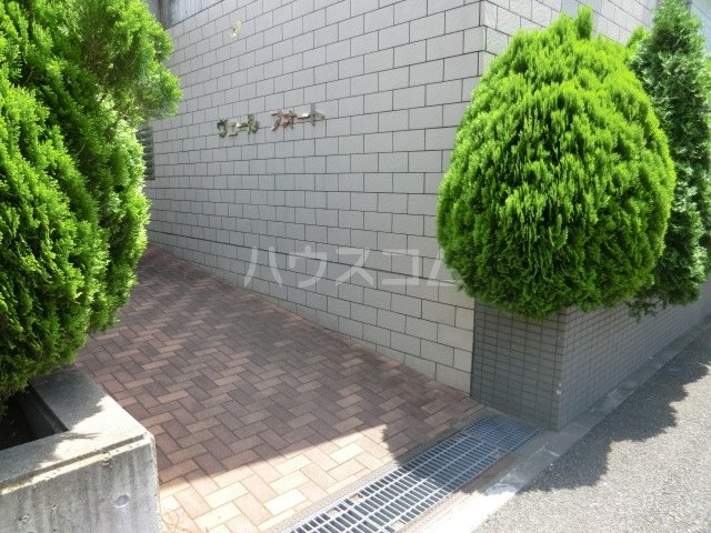 21/30 エントランス