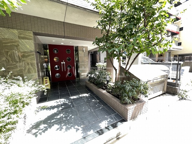 21/30 エントランス