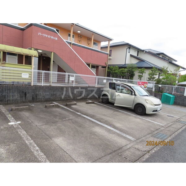 18/28 駐車場