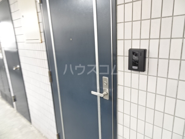 18/27 エントランス