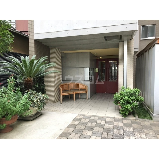 17/19 エントランス