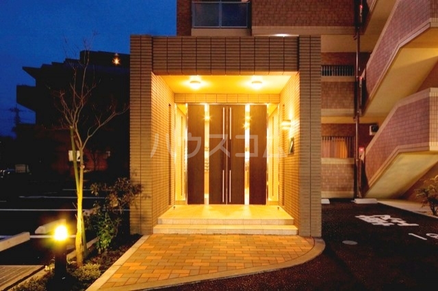 22/30 エントランス