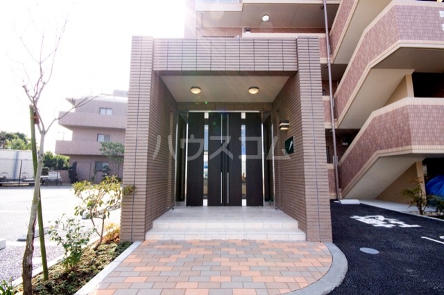 20/29 エントランス