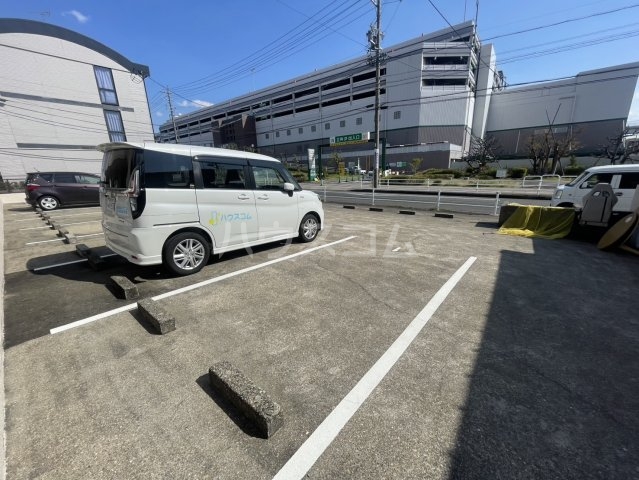 23/30 駐車場