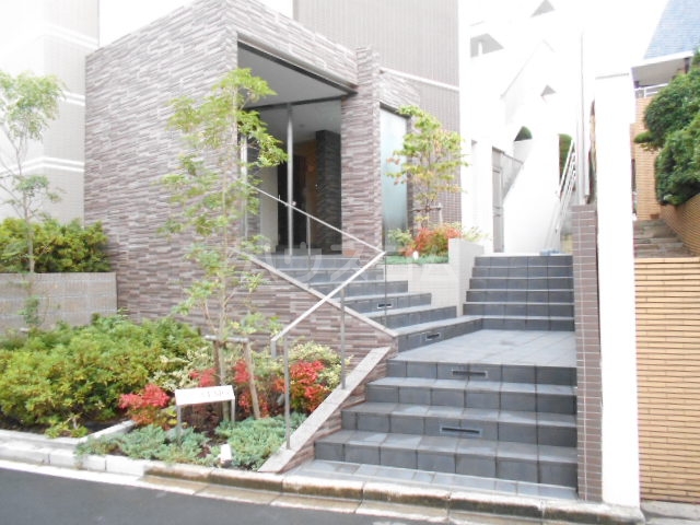 21/25 エントランス