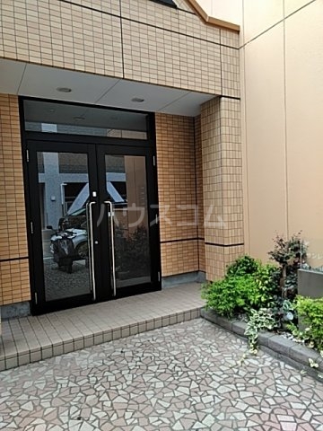 28/30 エントランス