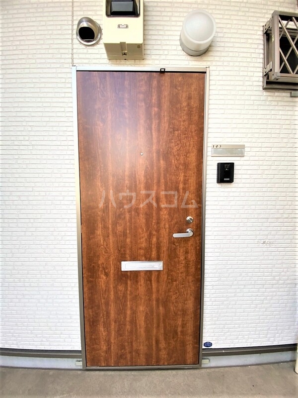 16/18 エントランス