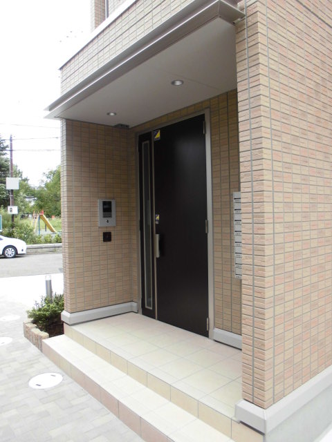 23/30 エントランス