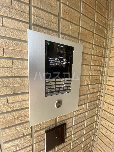 21/30 エントランス