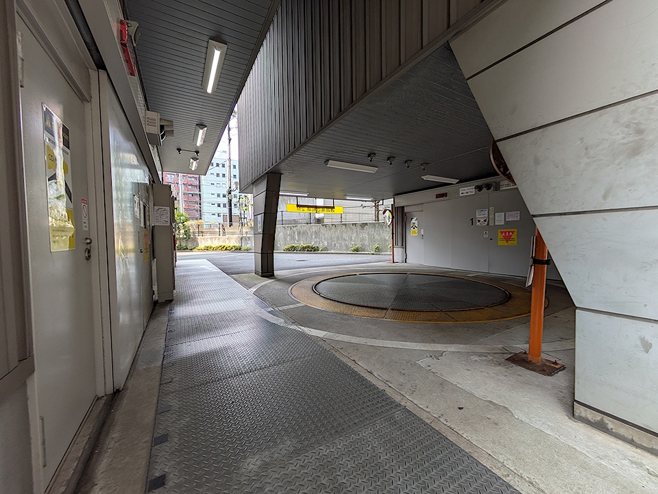 25/30 駐車場