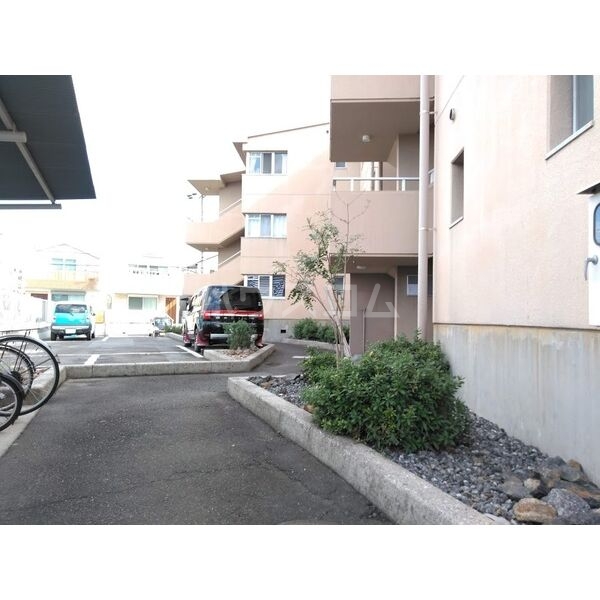 16/21 エントランス