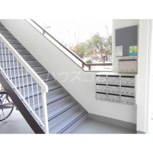 16/27 エントランス