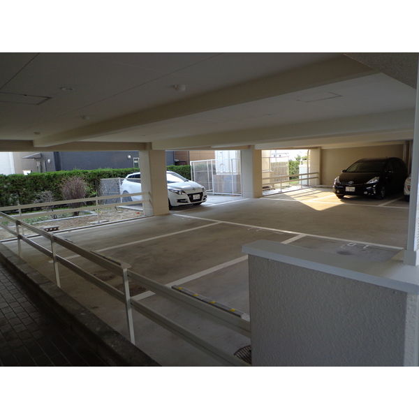 23/30 駐車場