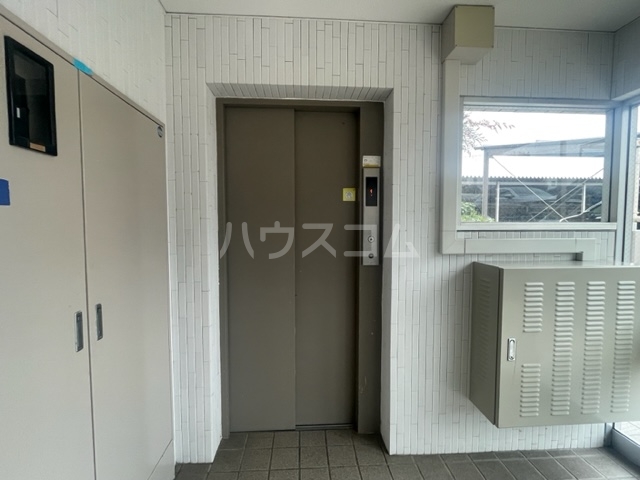 28/30 エントランス