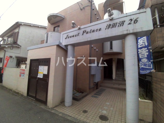 18/28 エントランス