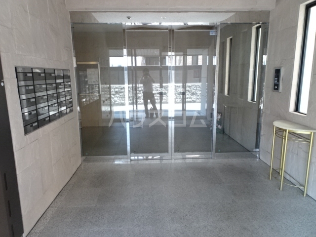 21/30 エントランス