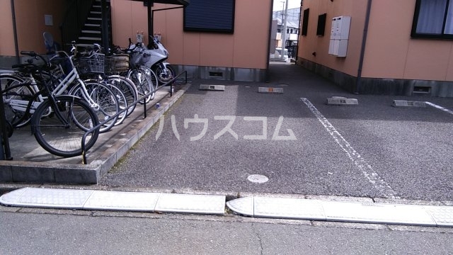 13/23 駐車場