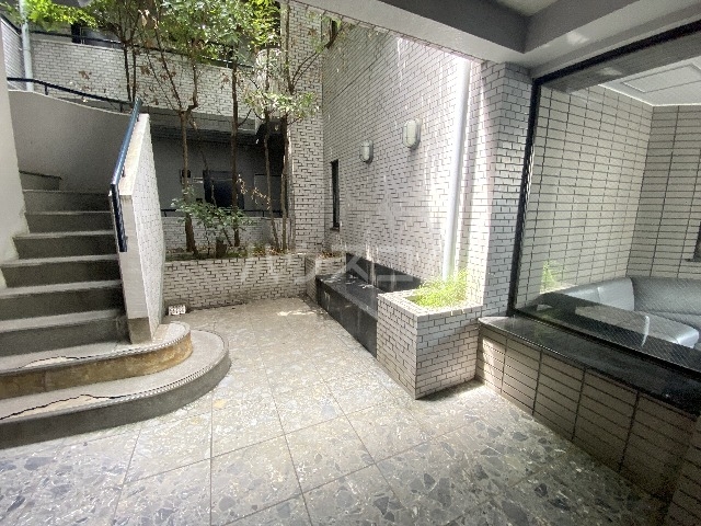 20/30 エントランス