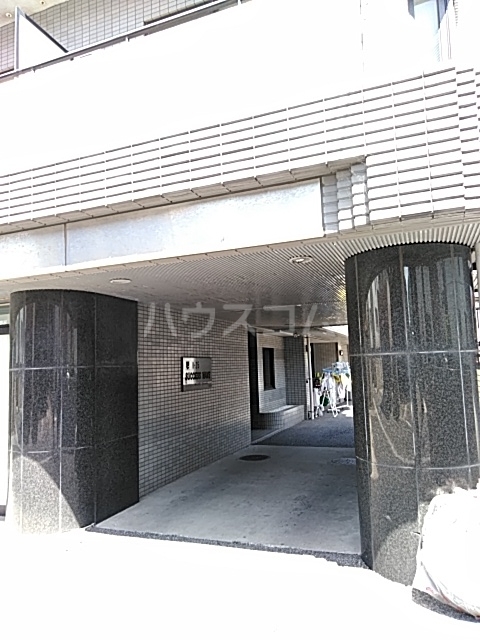 20/30 エントランス