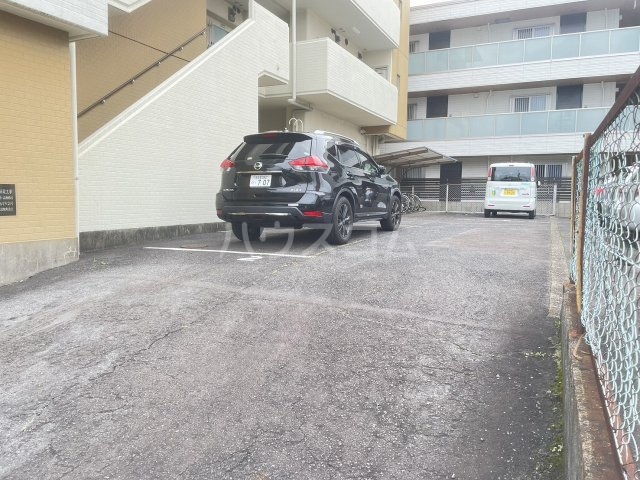 18/22 駐車場