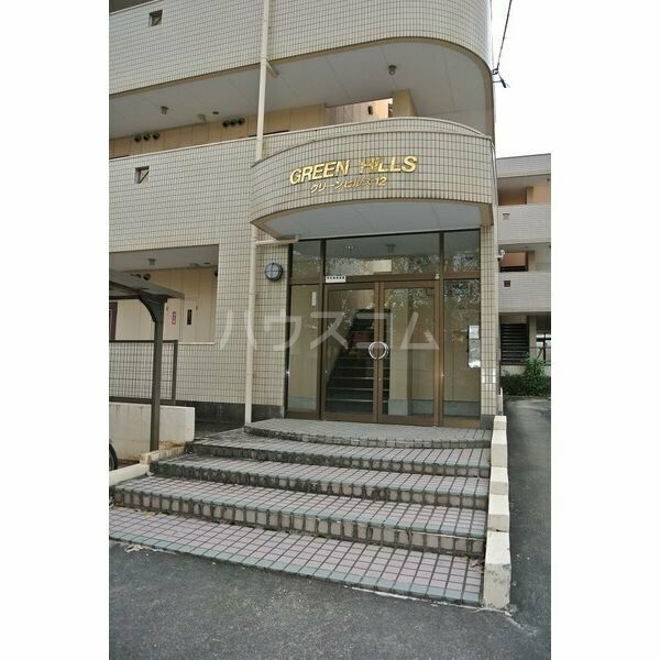 27/30 エントランス