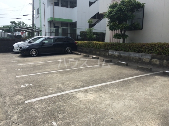 22/30 駐車場