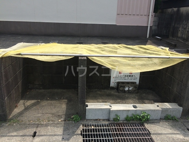 21/30 エントランス