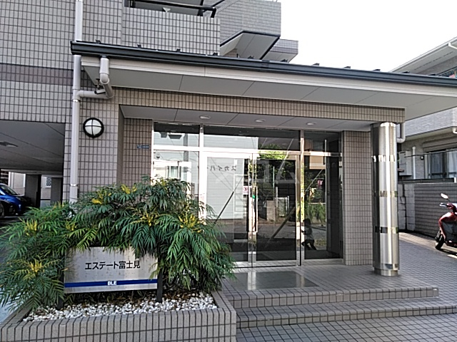 18/27 エントランス