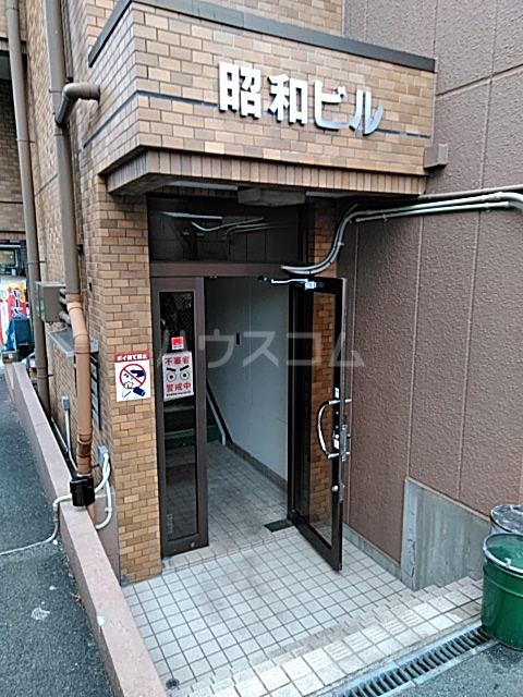 21/30 エントランス