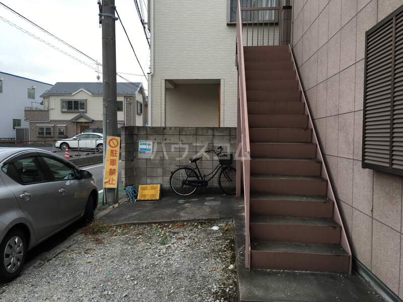 17/27 エントランス